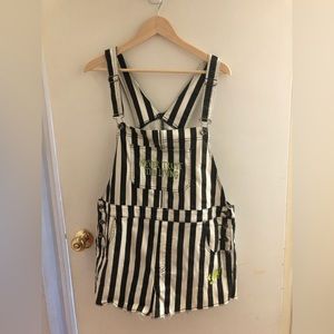 Never trust the living shorterall size XL